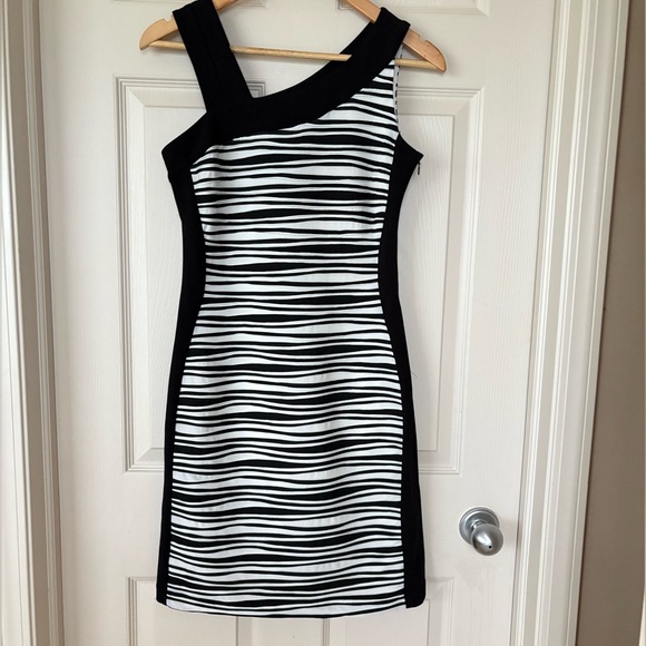 Bali Dresses & Skirts - Vintage Bali Textured Black & White Stripe Bodycon Mini Dress